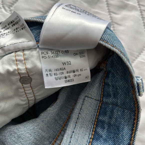 Women’s Levi’s 501 Jean Shorts - Picture 3 of 3